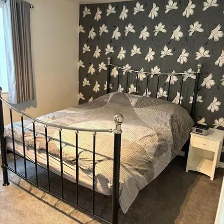 Newly Refurbished Flat In Kings Heath *